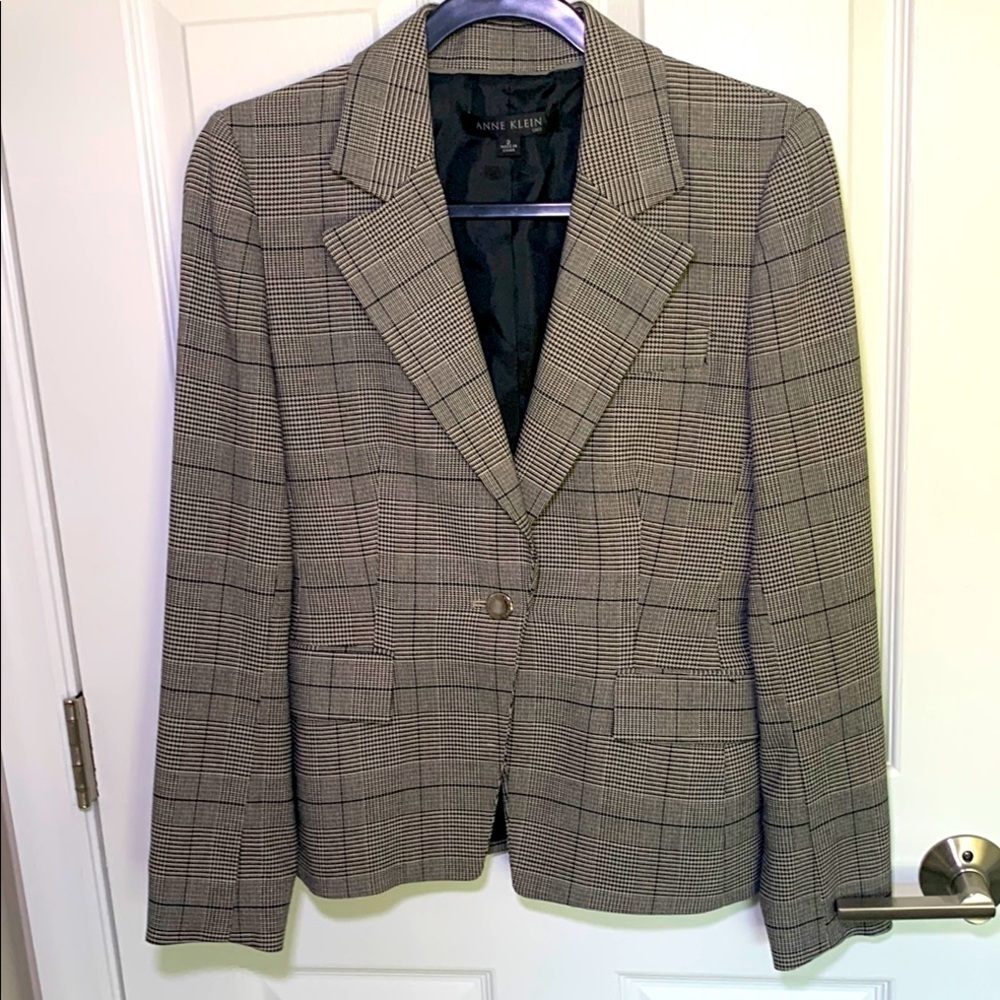 Anne Klein plaid and houndstooth print black and gray 2 piece suit size 2